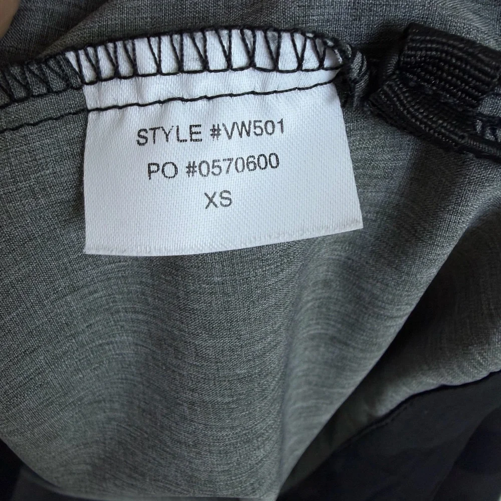 Vuori Camo Hooded Jacket VW501 Black Camo Full Zip Lightweight XS - Picture 6 of 9